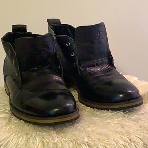 Andrew Marc New York low-cut dress boots. Size 7.5